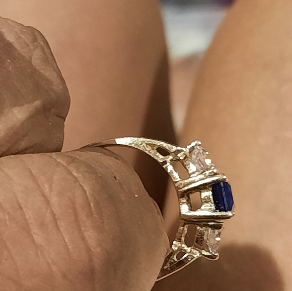 AUTHENTIC GENUINE SOLID 10K YELLOW GOLD BLUE & WHITE SAPPHIRE ENGAGEMENT RING - Picture 2 of 10